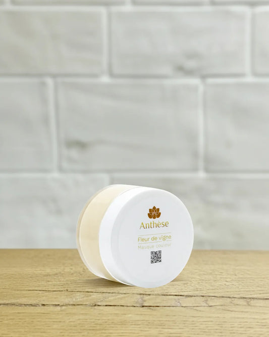 Masque Fleur de Vigne 35 ml sur plan de travail, soin nourrissant pour cheveux colorés.