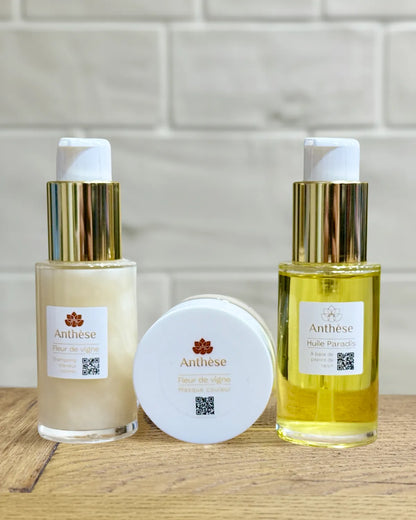 Routine Fleur de Vigne 50 ml en mise en scène, soins pour cheveux colorés.